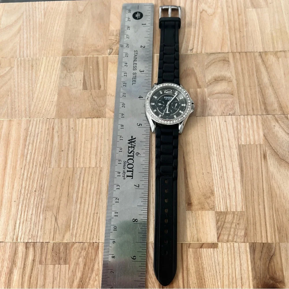Fossil ladies black dial silver tone watch NEW BATTERY